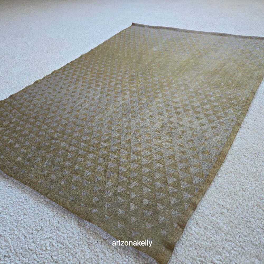 NWOT Cashmere Woven Scarf Lightweight Triangle Pattern With Subtle Gold Shimmer - Picture 5 of 16